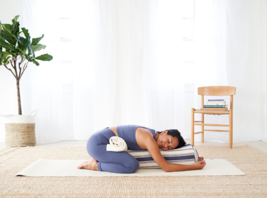 yoga para aliviar cólicos menstruales